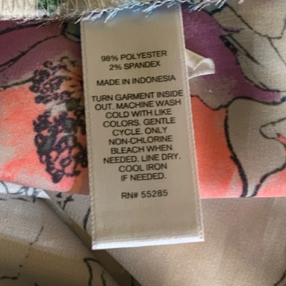 Express Colorful Floral Women's Blouse - Picture 11 of 11